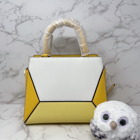 Michael Kors Prism Medium Messenger - Picture 3 of 7